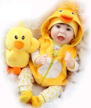 Reborn baby pop 'Charly' - 55 cm - Jongen met gele eend outfit - Met knuffel