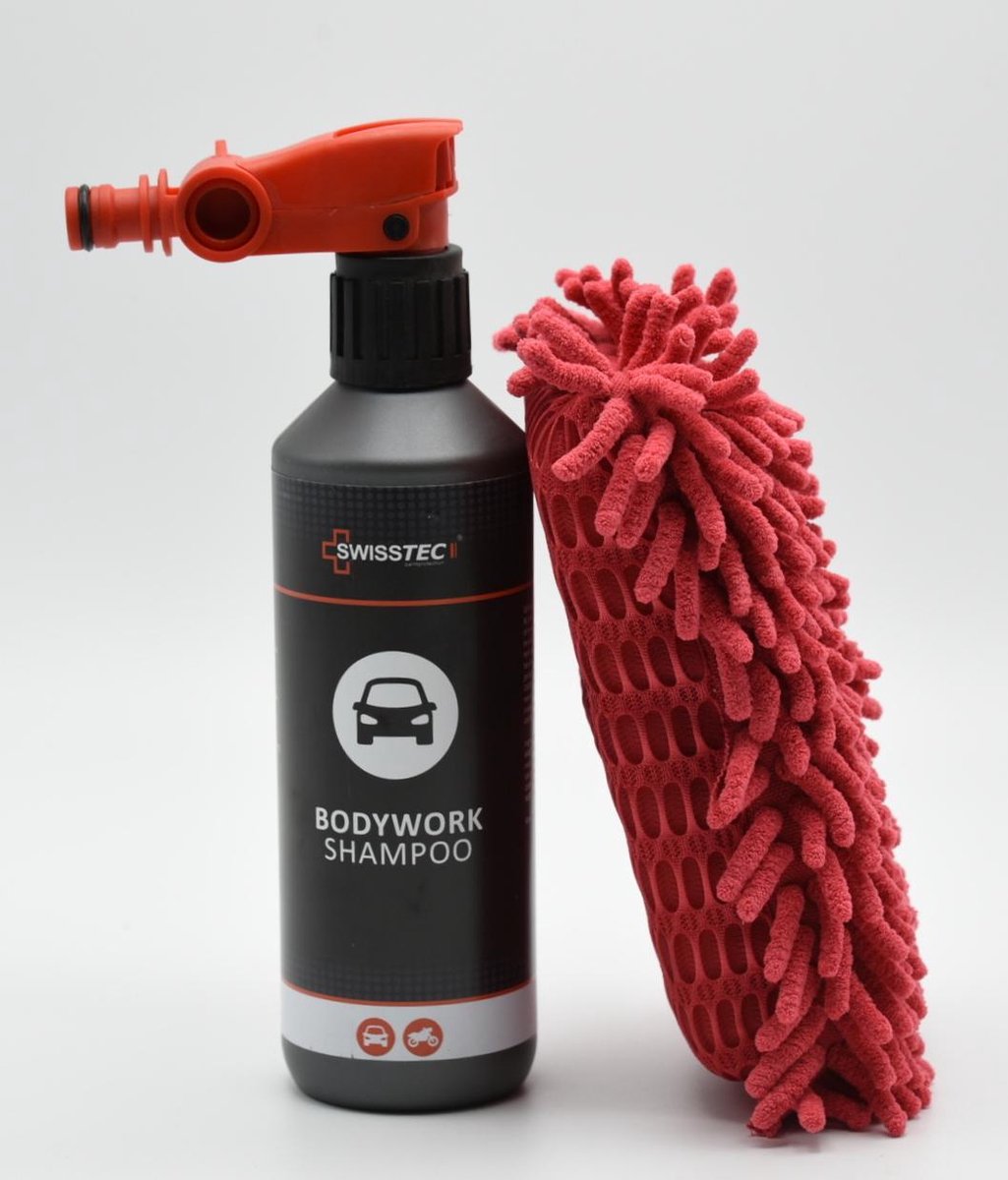 SwissTec Auto shampoo 500 ml met handige Gardena tuinslang koppeling en washmitt
