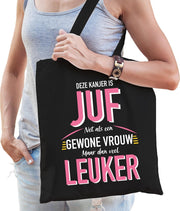 Gewone vrouw / juf katoenen cadeau tas zwart voor dames - roze en witte letters - beroepentas - kado tassen - juffrouw bedankt / verjaardag / collega