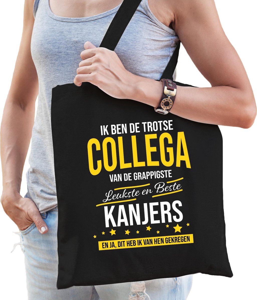 Trotse collega van de leukste kanjers katoenen cadeau tas voor dames - zwart - verjaardag - kado cadeau tas voor collegas