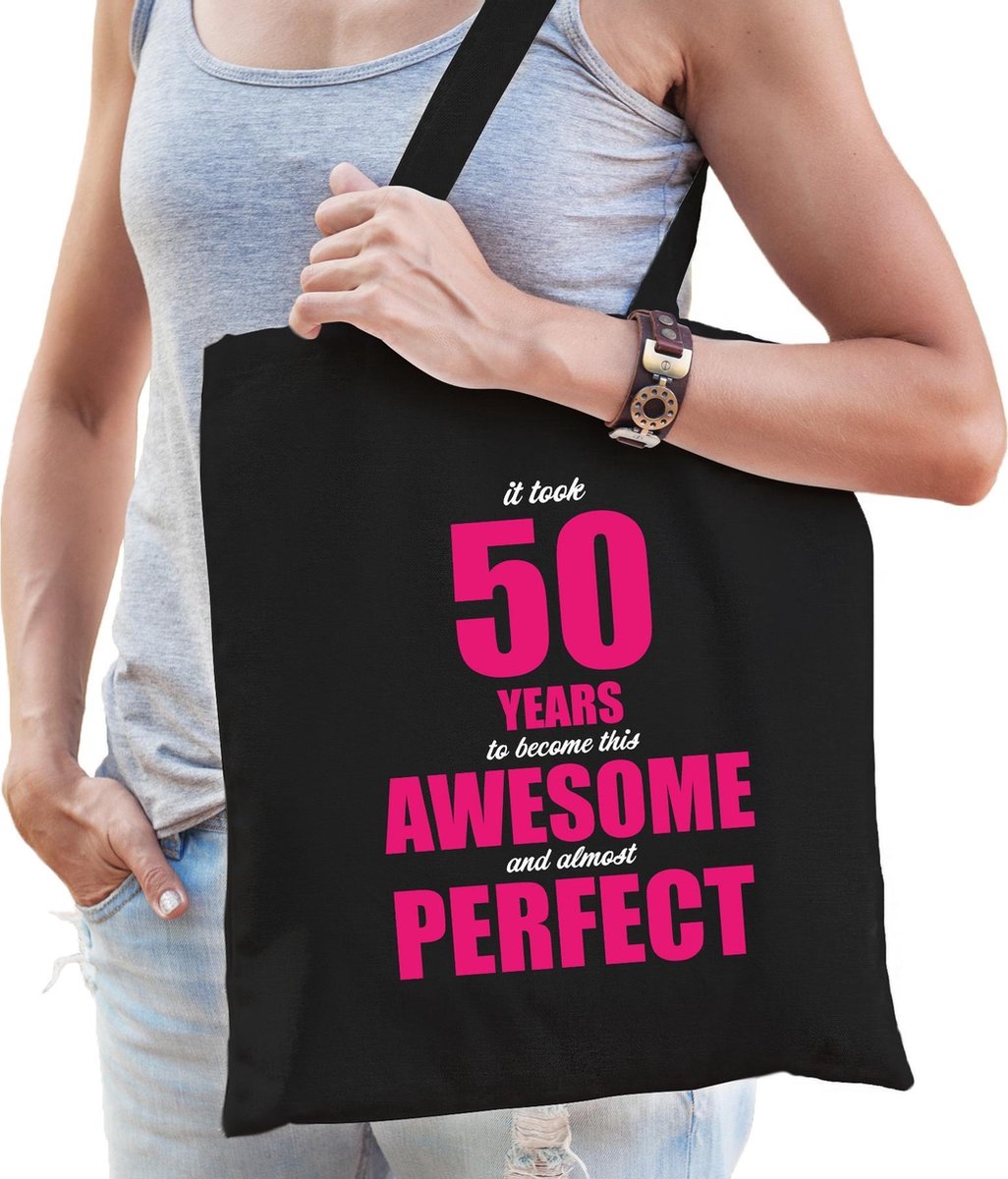 It took 50 years to become this awesome cadeau tasje zwart voor dames - 50 jaar verjaardag kado tasje / Sarah