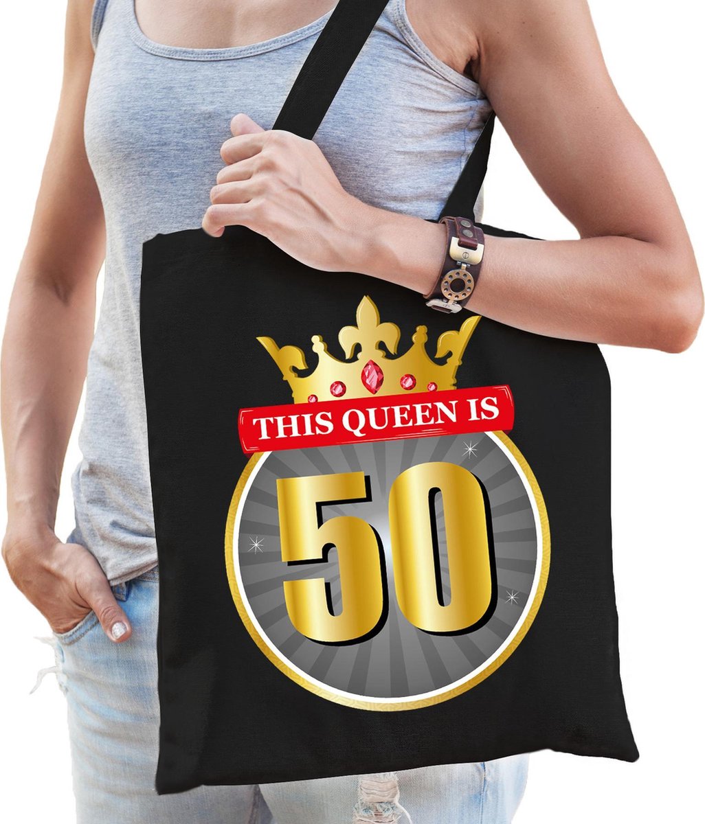 This Queen is 50 verjaardag cadeau tas zwart voor dames - Sarah / 50 jaar