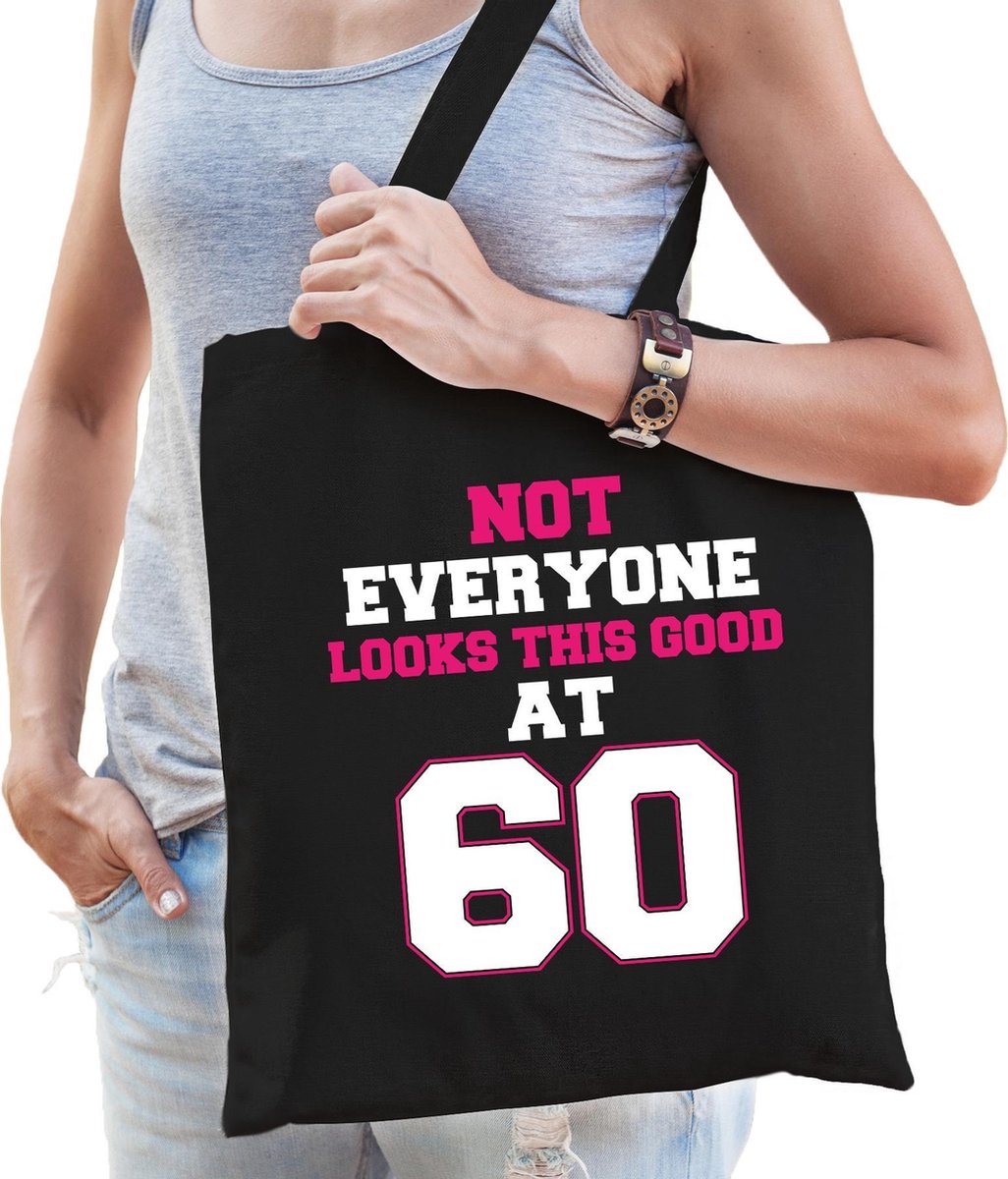 Not everyone looks this good at 60 cadeau tasje zwart voor dames - 60 jaar verjaardag kado tasje