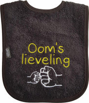 Zwarte slab met "Oom's lieveling"
