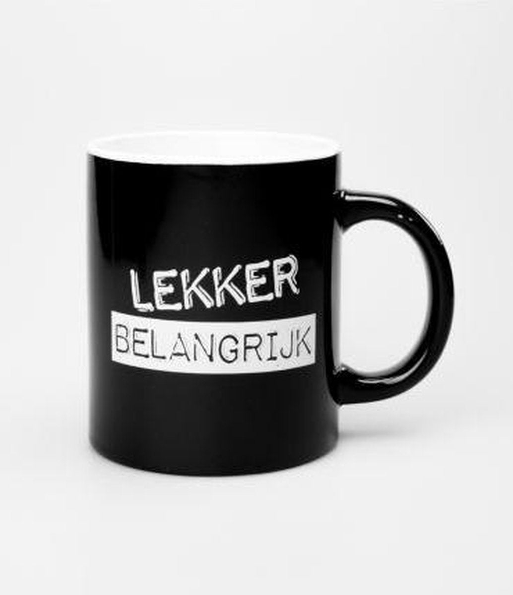 Zwart Wit Mok - Lekker belangrijk - Gevuld met dropmix - In cadeauverpakking met gekleurd lint