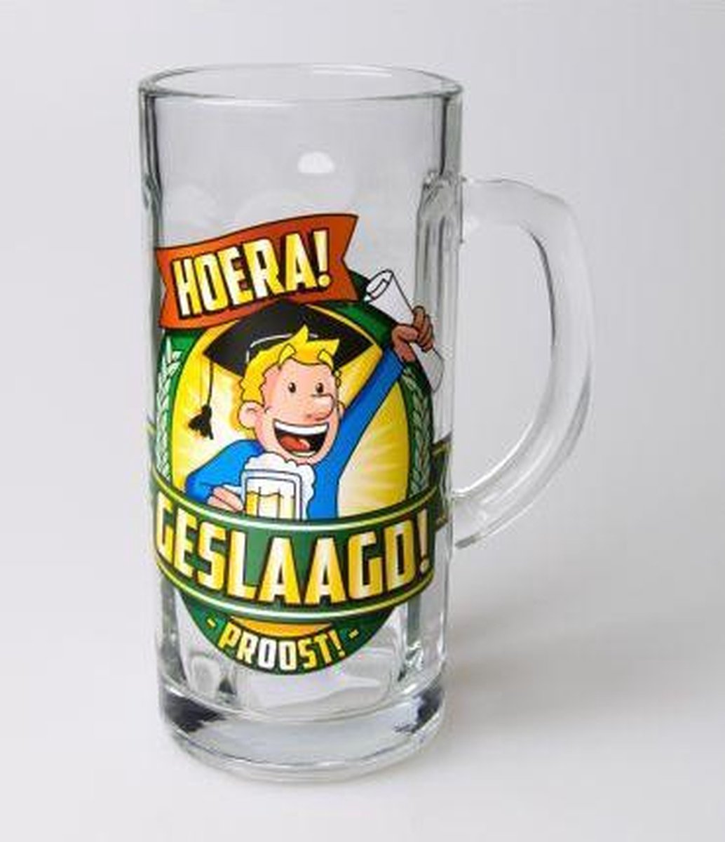 Bierpul - Geslaagd - Gevuld met een gele snoepmix en een schuimkraag van wit snoep - In cadeauverpakking met gekleurd lint