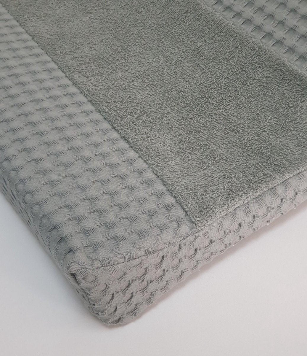 Waskussenhoes - dusty green - badstof - wafelstof - oud groen - aankleedkussenhoes
