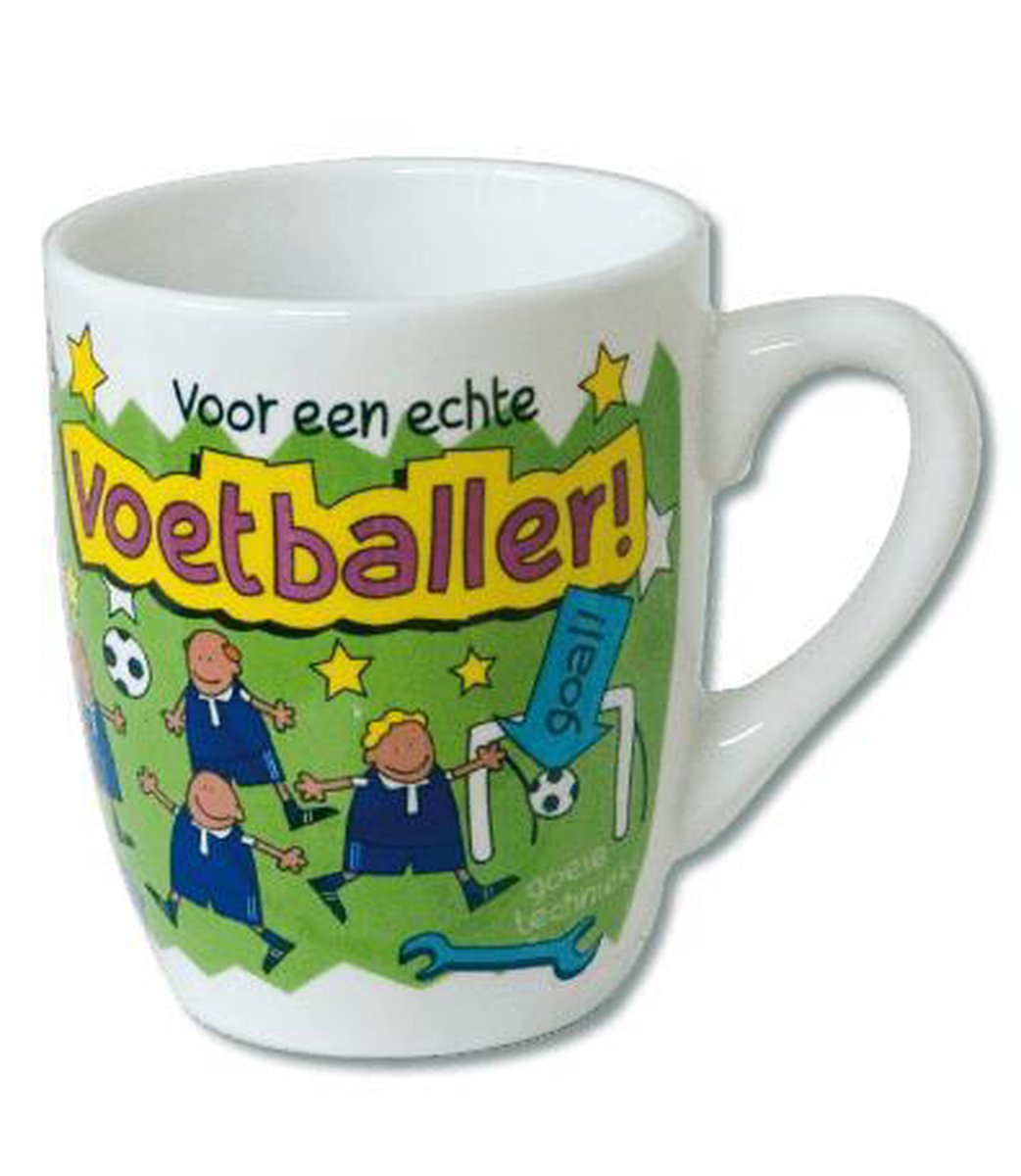 Mok - Cartoon Mok - Voor een echte voetballer -  Gevuld met een luxe cocktailmix - In cadeauverpakking met gekleurd krullint