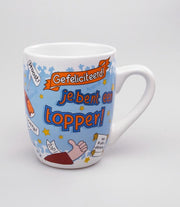 Geslaagd - Cartoon Mok -Gefeliciteerd - Je bent een topper - You did it! - Gevuld met een snoepmix - In cadeauverpakking met gekleurd krullint