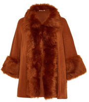 Poncho met bont look
