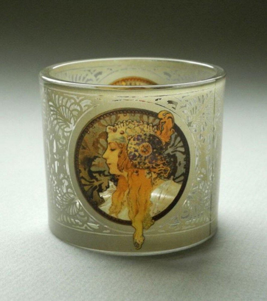 Mucha