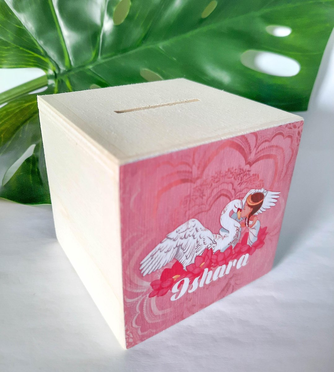 Houten spaarpot | Zwanenmeisje | Meisje | Roze | India | SVP NAAM DOORGEVEN PER E-MAIL