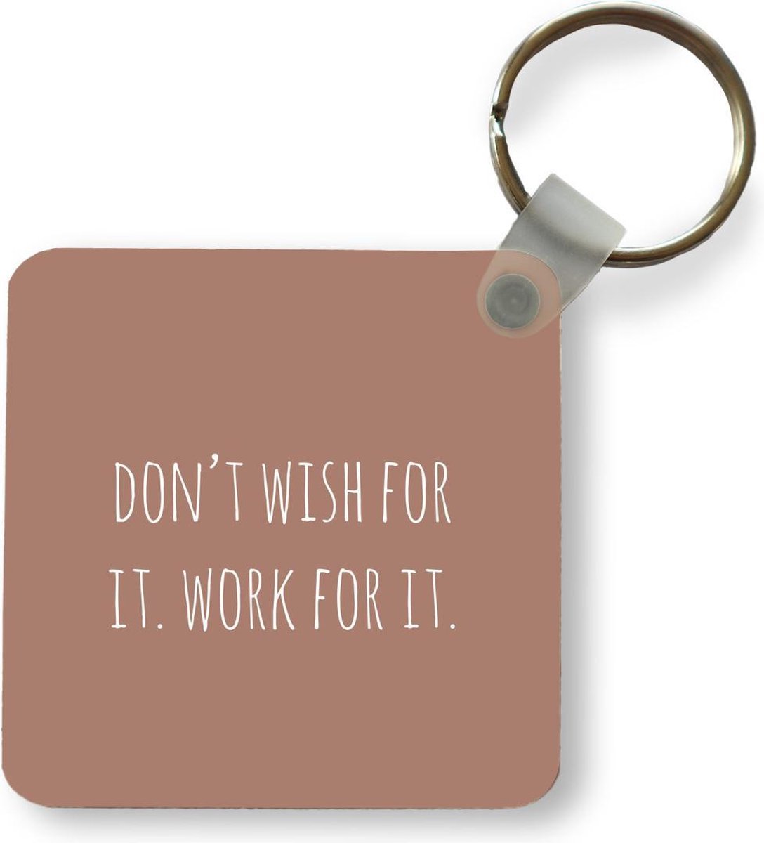 Sleutelhanger - Engelse quote Don't wish for it. Work for it. bruine achtergrond - Plastic
