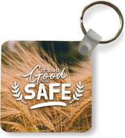 Sleutelhanger - 'It's so good to be safe' op een achtergrond met een graanveld - Plastic