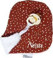Wallabiezzz Speendoekje - Knuffeldoekje Met Naam - Kraamcadeau Meisje & Jongen - Extra Zacht - Gepersonaliseerd - Rood/Bruin