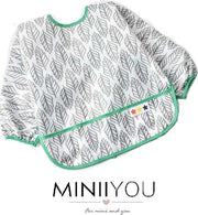 Slabbetje lange mouwen met brede opvangbak (6-24 maanden) - roze veren - baby en dreumes - wasbaar - waterproof - waterdicht - knutsel kliedershort