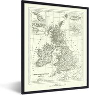 Poster met lijst Moderne & Klassieke Kaarten - Klassieke wereldkaart Groot Brittannië en Ierland - fotolijst zwart - 60x80 cm - Poster met lijst