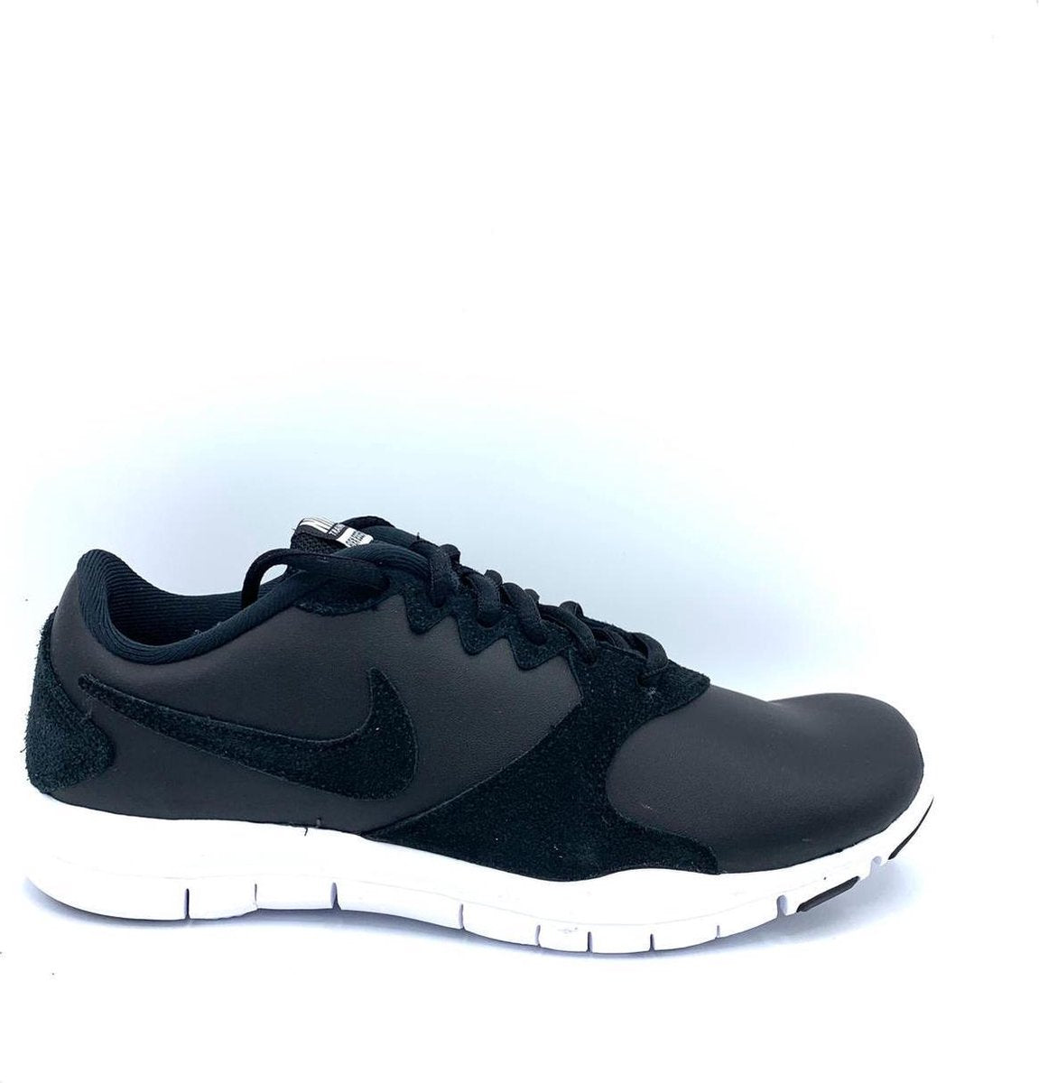 Wmns Nike Flex Essential Maat 37.5