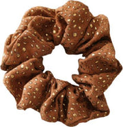 Haar scrunchie - haarscrunchie - met gouden details - bruin - brown - trend - elastiek - haarelastiek