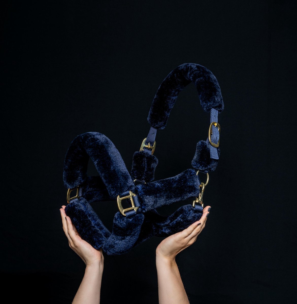 Cavar Bont Halster Donkerblauw Cob - halster - bonthalster - fauxfur - halster paard