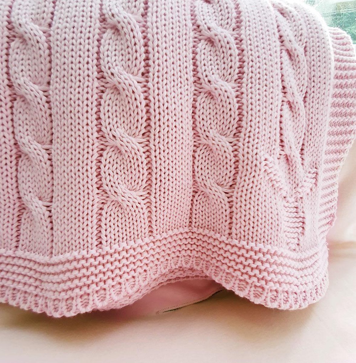 Wallaboo Babydeken Noa -gebreide wiegdeken - zacht en mooi - 100% biologisch katoen - 90 * 70 cm - Roze