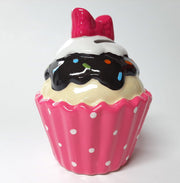 Spaarpot Sundae ijscup type B roze cup witte stippen geel ijs bruine topping en roze strik
