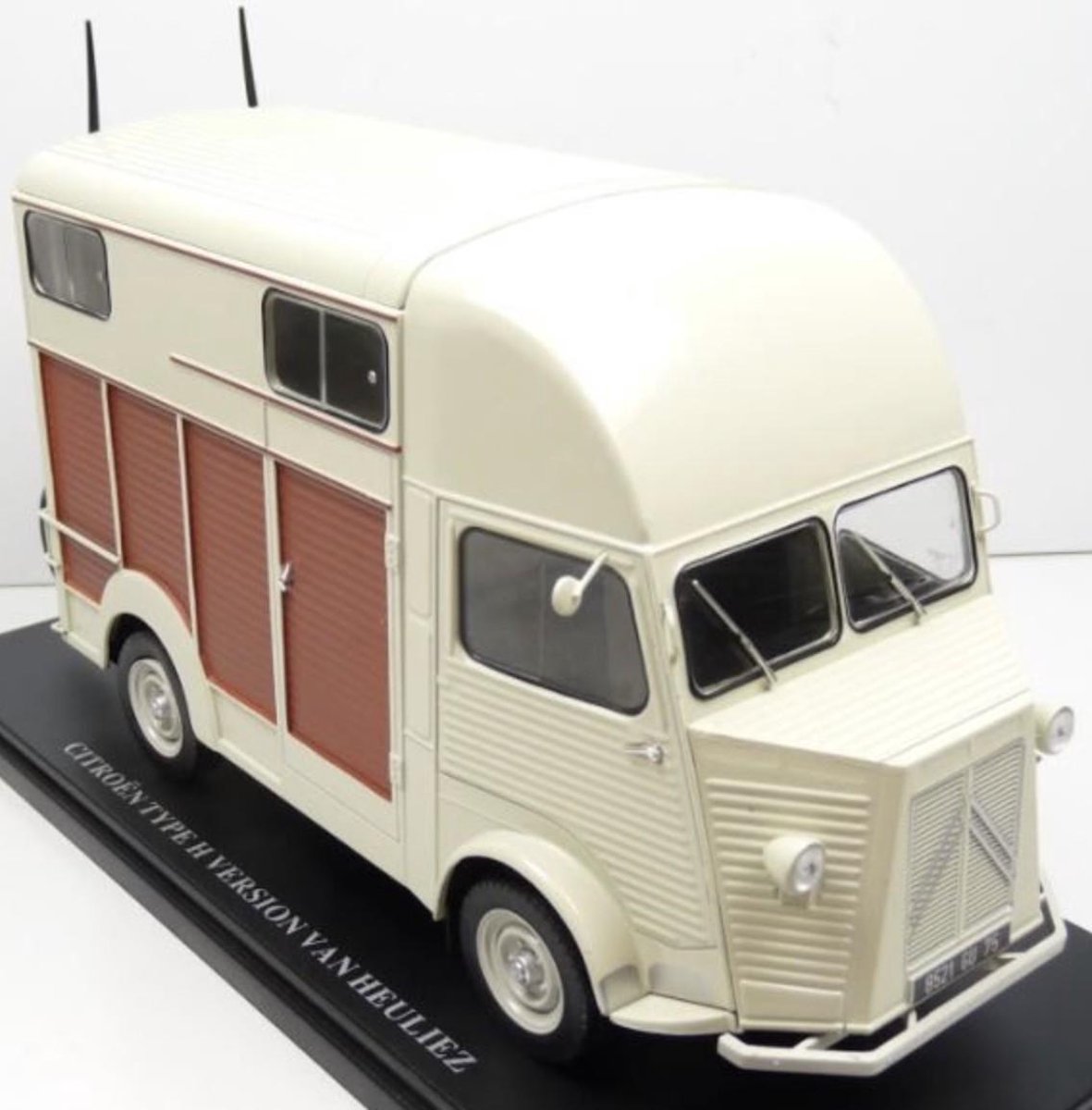 ATLAS Citroen TYPE H VAN HEULIEZ schaalmodel 1:24