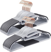 Nancy's Luxe Kledinghangers - Set Van 30 - Kostuumhangers - Kunststof - S-Vormig - Anti-Slip - Ruimtebesparend - Draaibaar - Grijs - Roségoud