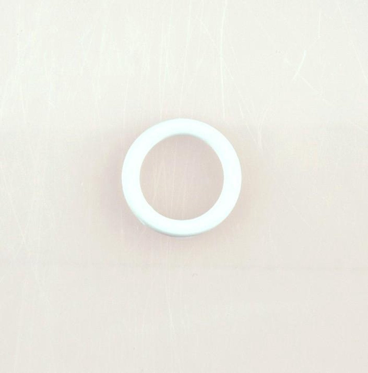 Ring kunststof wit voor koetrainer