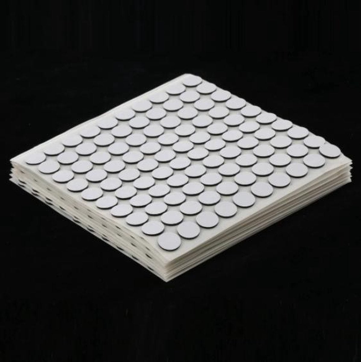 FSW-Products - Dubbelzijdige Tape Rondjes - 100 Stuks - Plakkers - Ophang Stickers - Foto's en Posters - DIY - 1cm dia - Dubbelzijdig Tape - Sterk Zelfklevend