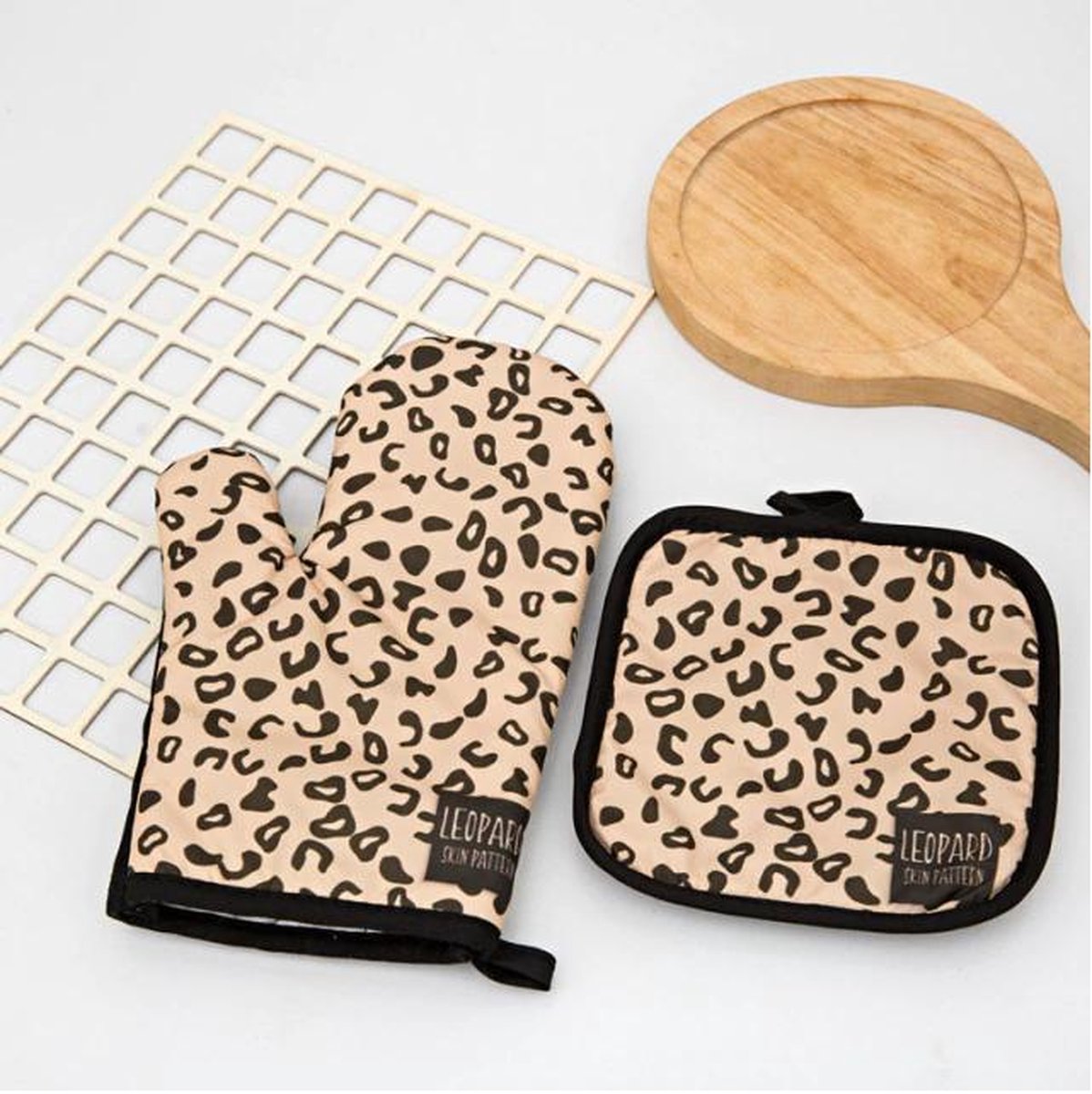 Ovenwanten - Pannenlap - Luipaarden huid patroon - Oven - Warm - Hittebestendig - Keuken - Koken Pannenlappen en Ovenwanten - Pannenlappen Set - 2 Stuks - Ovenhandschoenen - Ovenwanten 2 stuks