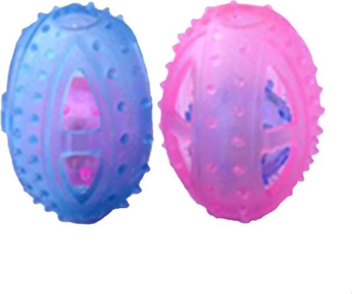 Een rubber bal voor de hond in transparante kleuren