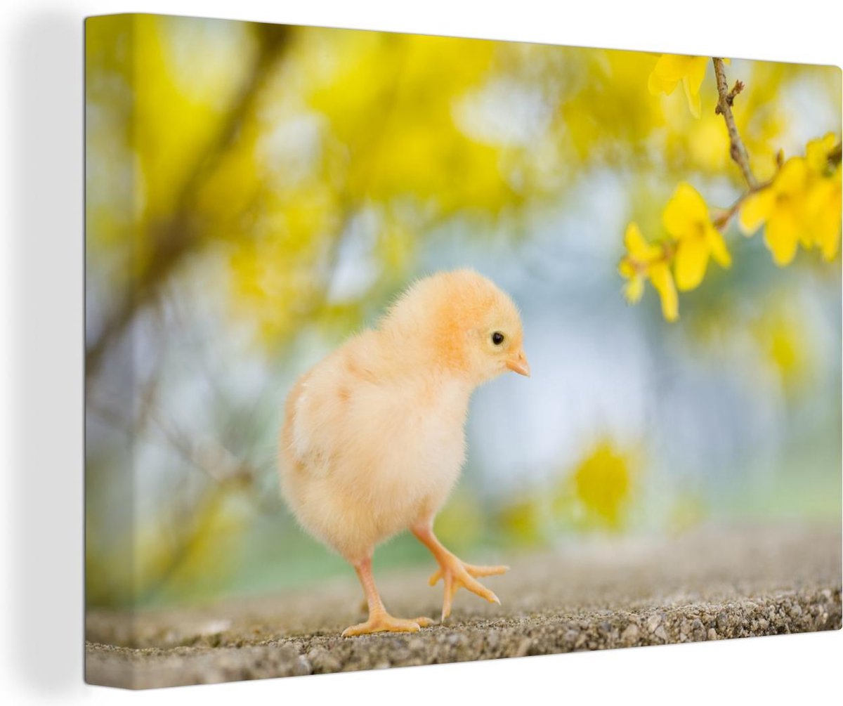Geel baby kuikentje tussen de gele bladeren Canvas 140x90 cm - Foto print op Canvas schilderij (Wanddecoratie woonkamer / slaapkamer) / Boerderijdieren Canvas Schilderijen