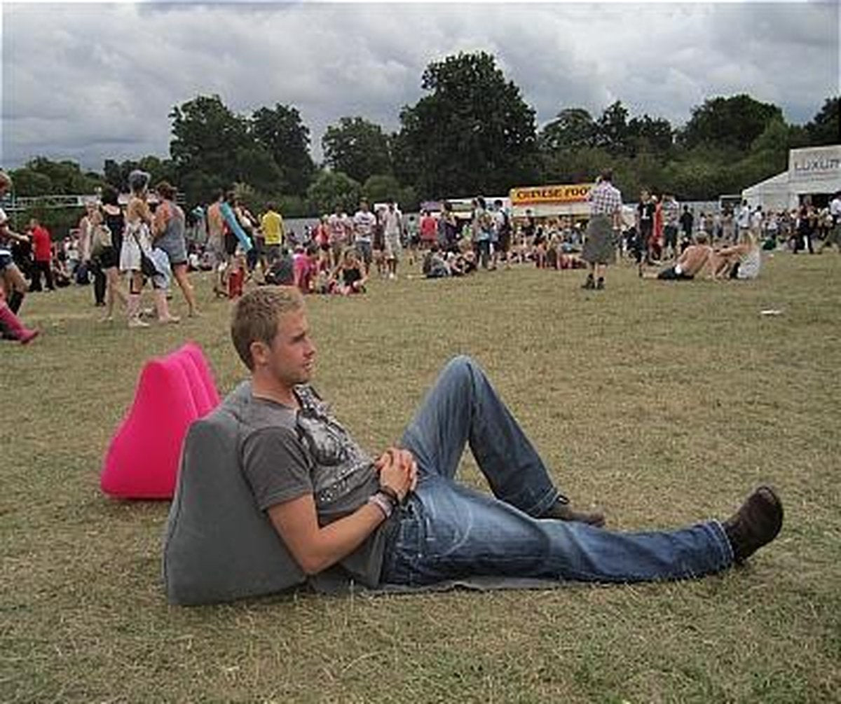 Lazy (Wicked) Wedge opblaasbaar loungekussen/stoel GRIJS