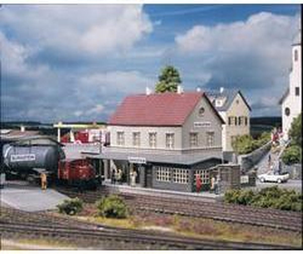 Piko - H0 61820 H0 Station Burgstein