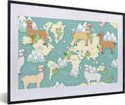 Alpaca's en bergen op een lichte wereldkaart fotolijst zwart met witte passe-partout 60x40 cm