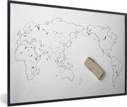 Poster met lijst Gum - Handgetekende wereldkaart met gum - fotolijst zwart - 90x60 cm - Poster met lijst
