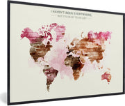 Wereldkaart met verftinten en de tekst I HAVEN'T BEEN EVERYWHERE fotolijst zwart 60x40 cm