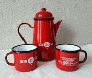Koffiekan en twee mokken