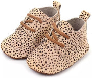 Leren Babyschoenen met Veters en leuke jachtluipaardenprint - 0-6 maanden
