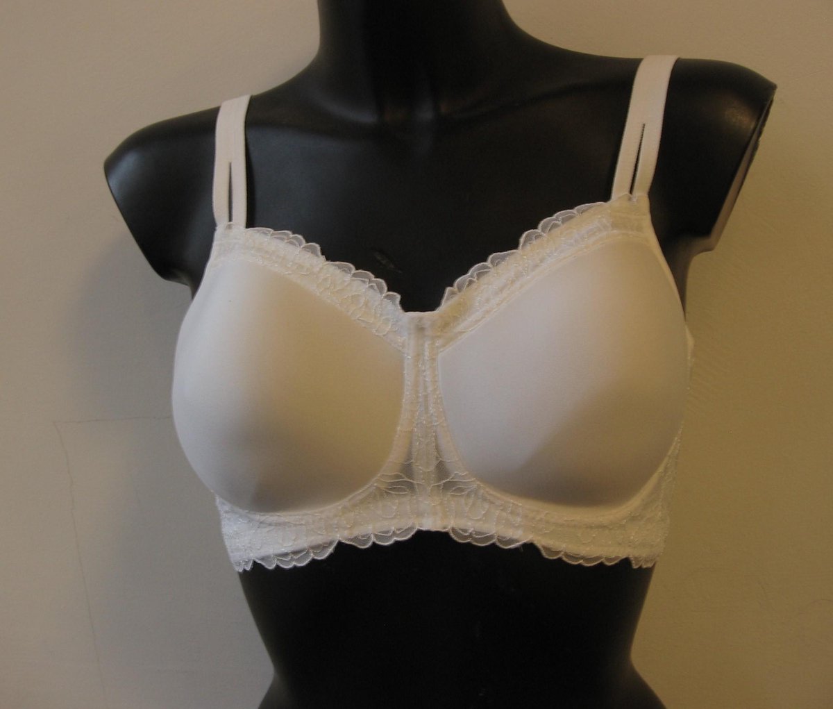 Silima naadloos voorgevormde prothesebeha "Sophie" 90AA wit