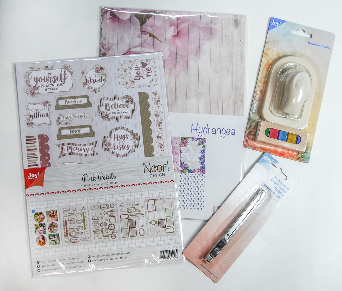 Joy!Crafts / Labelset inc. tools / Design papierset / Labelvellen / Hobby mes / Magnetische nietmachine