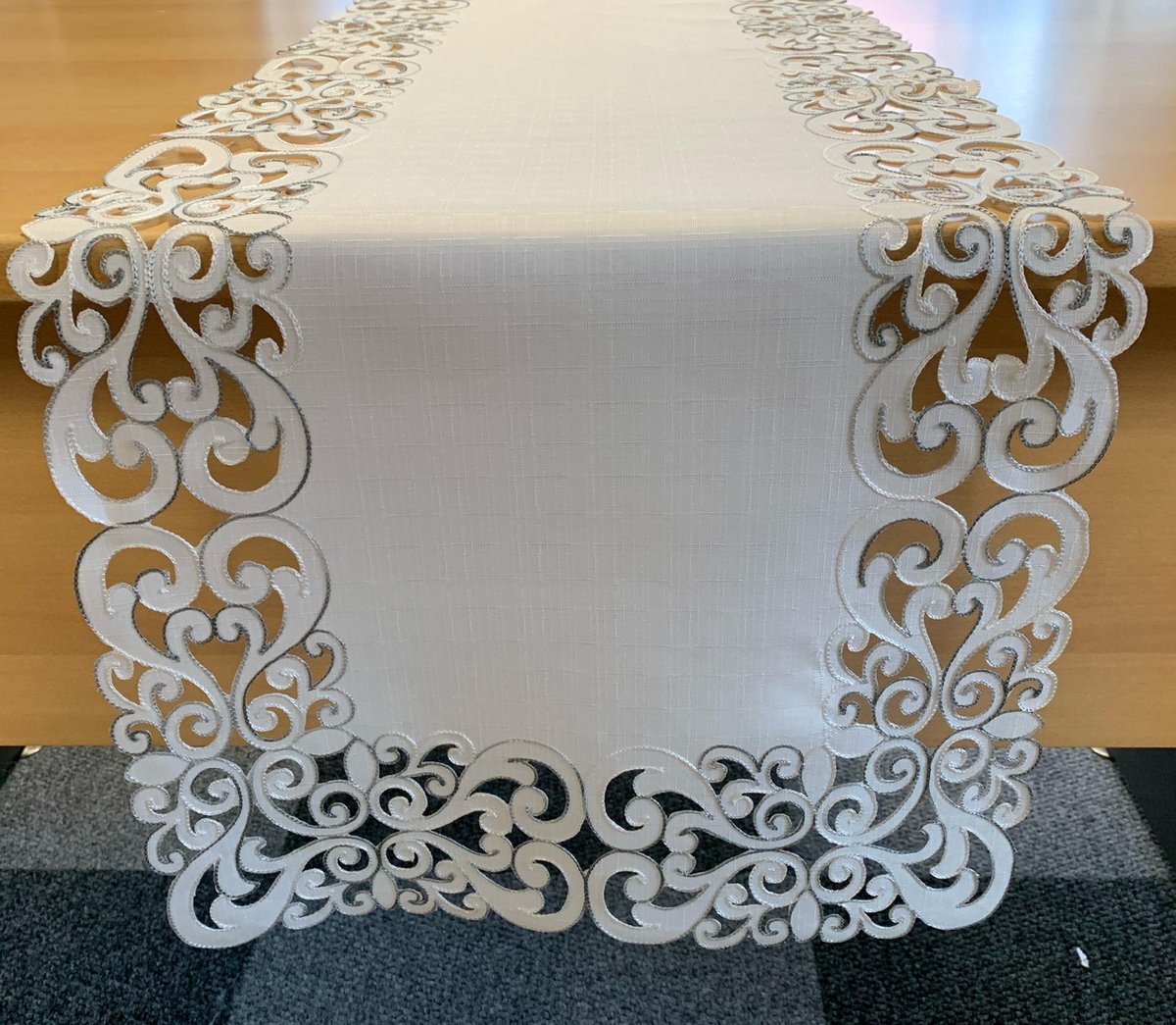 Tafelkleed serie - Wolwit met geborduurde sier rand - Hart - Loper 85 cm