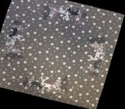 Kerstkleed - Licht grijs linnenlook - Rendieren en sneeuwvlokken - Vierkant 85 cm