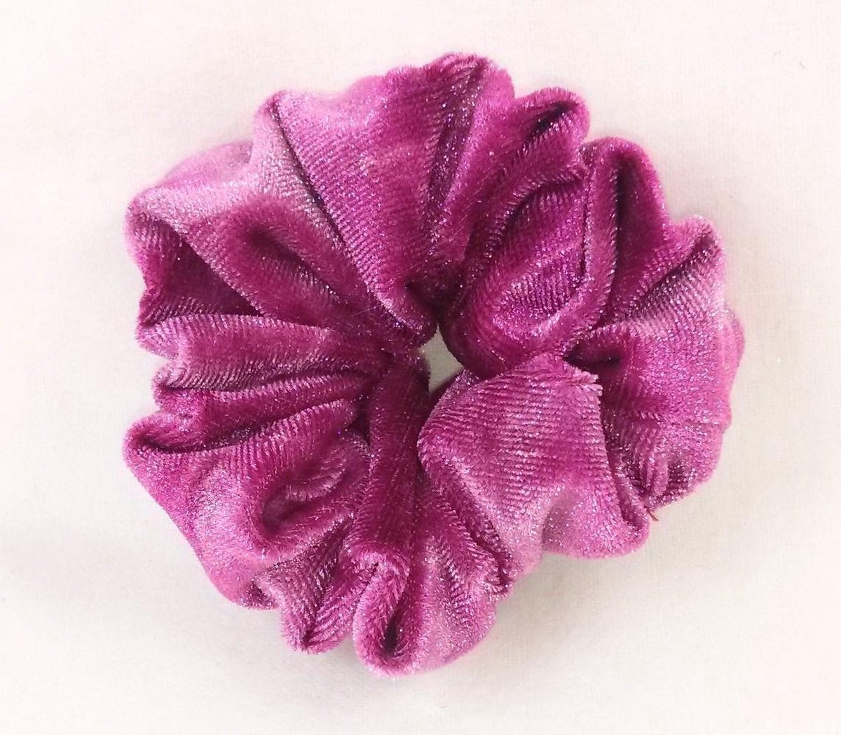 IRSA Scrunchie Velvet Magenta - haarwokkel - Haarelastiek - Haaraccessoire (1 stuk)