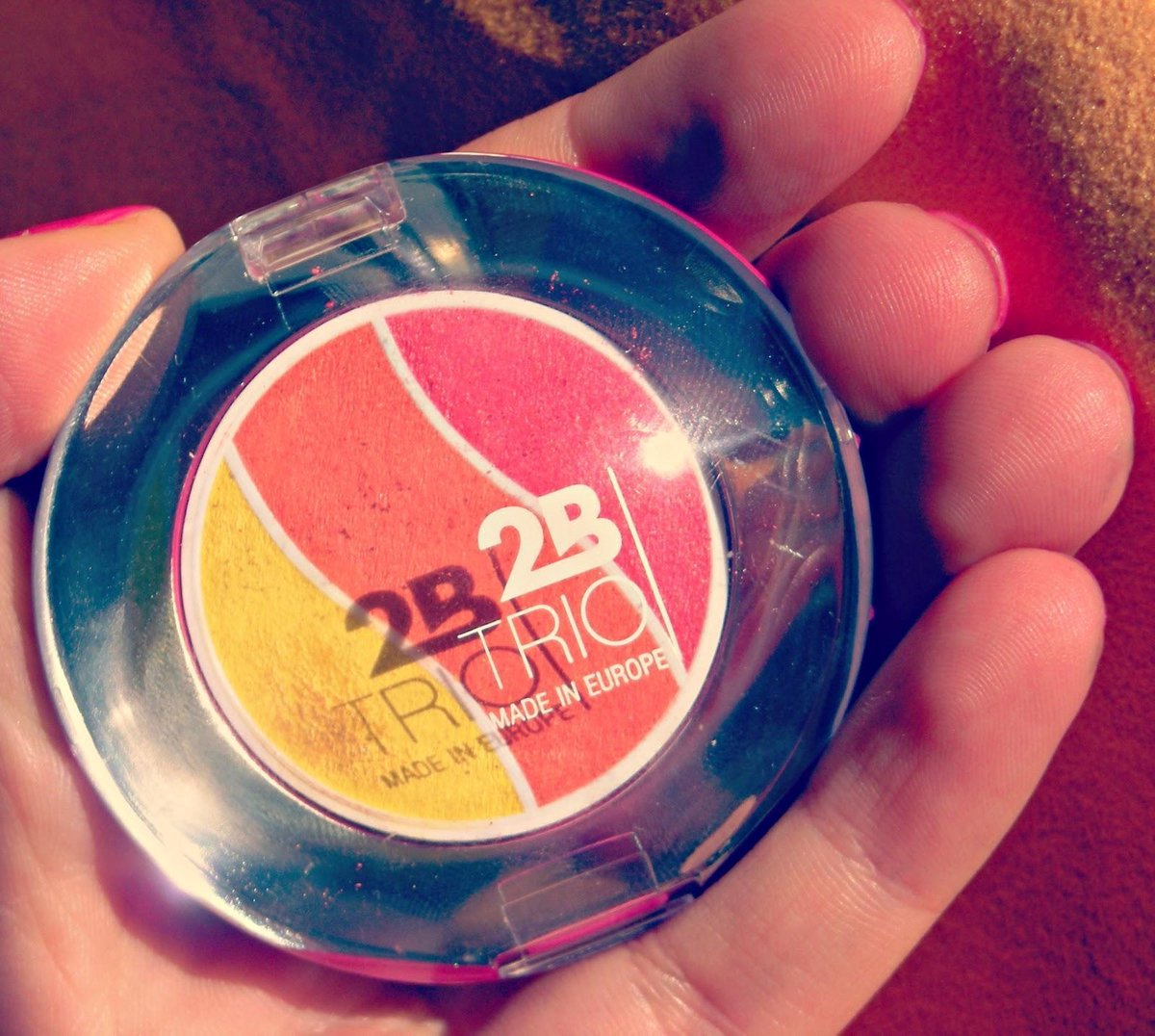 2B-shade  eyeshadow trio 04