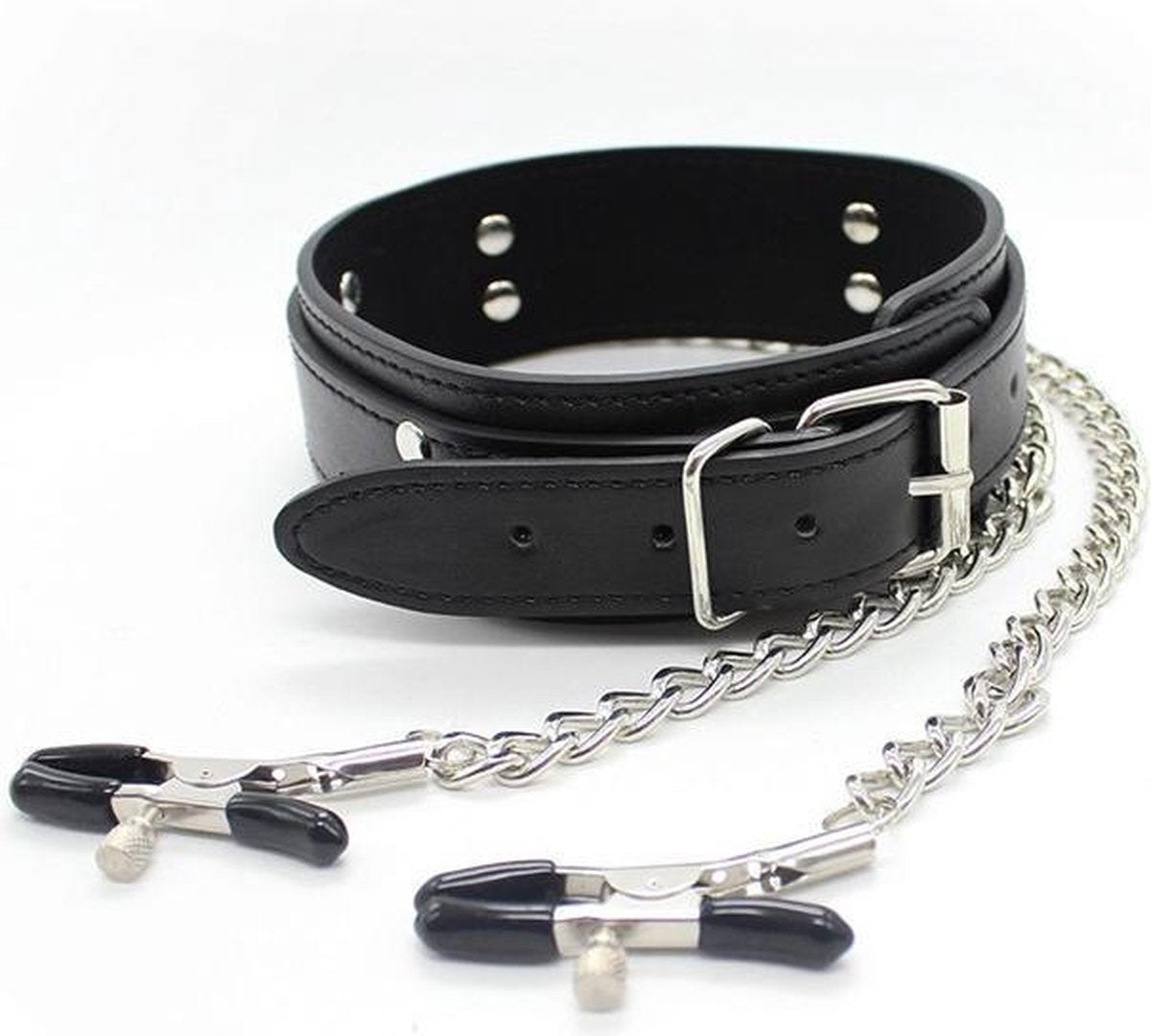 Collar met tepelklemmen eraan vast