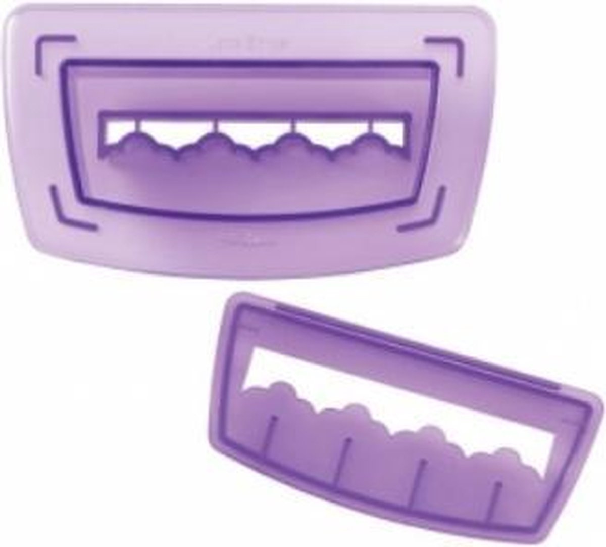 Wilton lace border cutting insert