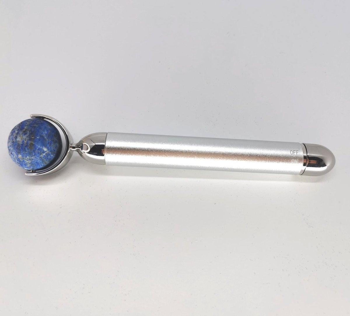 Vibrerende Jade massage roller met echte Lapis lazuli edelsteen voor de fijne lijntjes rondom je ogen en mondhoekje