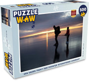 Puzzel 500 stukjes IJsschaatsen - Een vader trekt zijn zoontje schaatsend vooruit PuzzleWow heeft +100000 puzzels